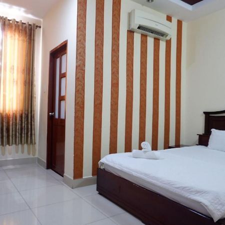 Reddoorz Tuan Viet Hotel Dinh Tien Hoang โฮจิมินห์ซิตี้ ภายนอก รูปภาพ