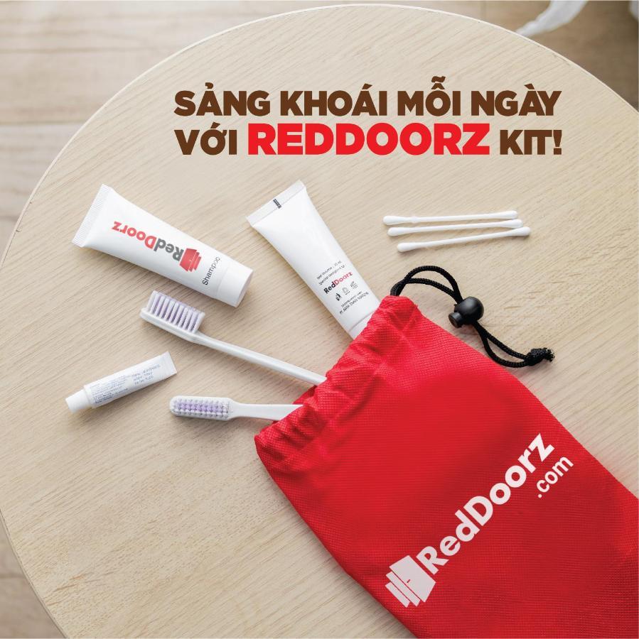 Reddoorz Tuan Viet Hotel Dinh Tien Hoang โฮจิมินห์ซิตี้ ภายนอก รูปภาพ
