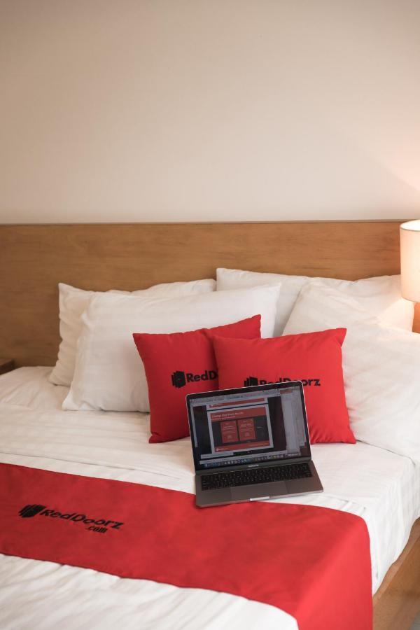 Reddoorz Tuan Viet Hotel Dinh Tien Hoang โฮจิมินห์ซิตี้ ภายนอก รูปภาพ